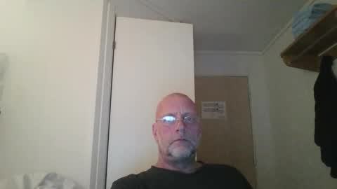 sandnesrune523 online show from December 2025 05:07:02 PM