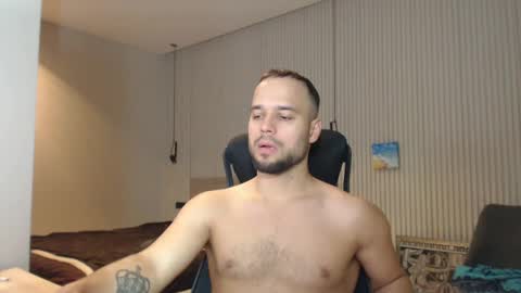 Snapshot of sandro_best chatting on January 2025 01:53:01 PM DeAlex online show from January 2025 01:53:01 PM