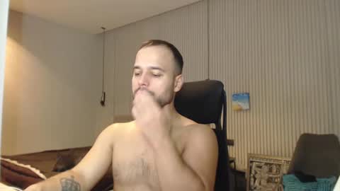 Snapshot of sandro_best chatting on January 2025 02:11:01 PM DeAlex online show from January 2025 02:11:01 PM