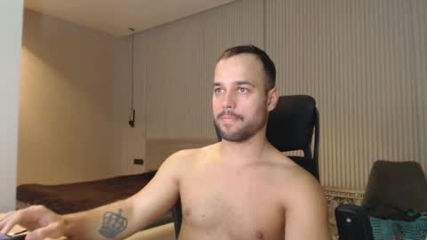 Snapshot of sandro_best chatting on January 2025 01:42:02 PM DeAlex online show from January 2025 01:42:02 PM