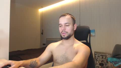 Snapshot of sandro_best chatting on February 2025 12:48:02 PM DeAlex online show from February 2025 12:48:02 PM
