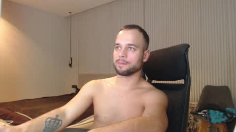 Snapshot of sandro_best chatting on February 2025 04:01:02 PM DeAlex online show from February 2025 04:01:02 PM