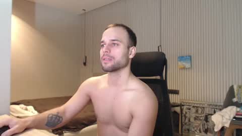Snapshot of sandro_best chatting on March 2025 06:00:02 PM DeAlex online show from March 2025 06:00:02 PM