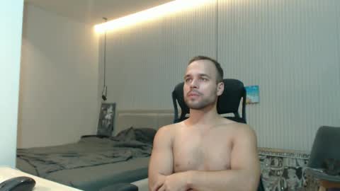 Snapshot of sandro_best chatting on September 2025 08:43:01 PM DeAlex online show from September 2025 08:43:01 PM