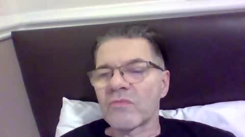 Snapshot of sandyramone chatting on February 2026 10:52:02 PM Sandy Ramone here to play online show from February 2026 10:52:02 PM