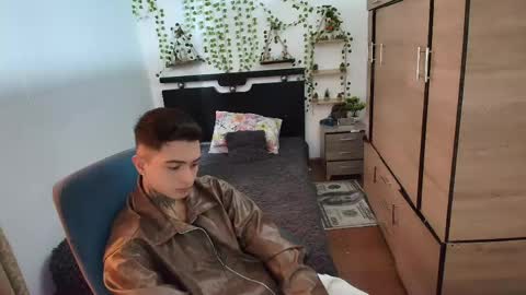 santi_ss online show from May 2026 02:44:01 PM
