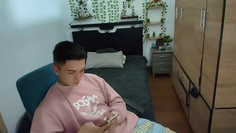 santi_ss online show from May 2026 12:05:01 AM