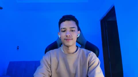 Snapshot of santi_twink19 chatting on February 2025 08:44:02 AM santi_twink19 online show from February 2025 08:44:02 AM