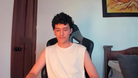 santi_twink19 online show from October 2025 09:53:01 PM