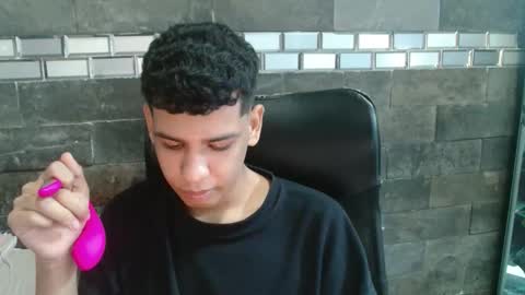 Snapshot of santiago_foxx chatting on October 2025 05:09:02 AM santi online show from October 2025 05:09:02 AM