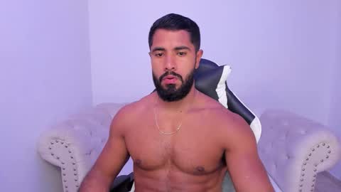 santiago_huntt online show from December 2025 01:37:02 PM