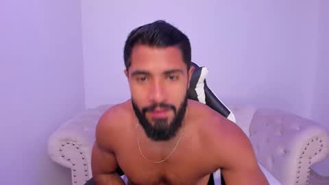 santiago_huntt online show from December 2025 01:07:01 PM