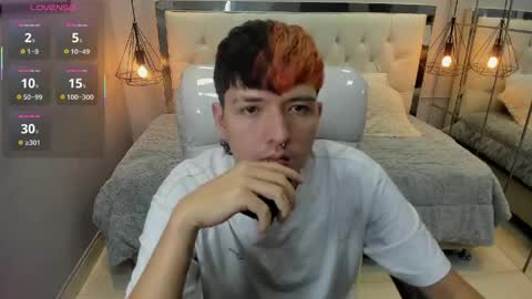 SANTIAGO  online show from April 2026 10:40:02 PM