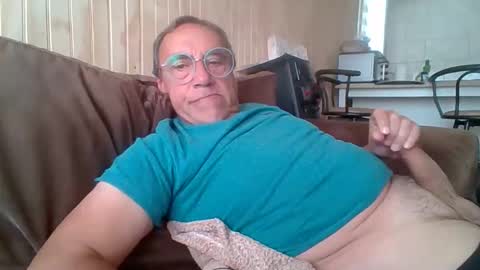 santiago_n online show from April 2026 04:07:02 PM