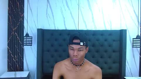 Santiiiiii  online show from February 2026 10:06:02 PM