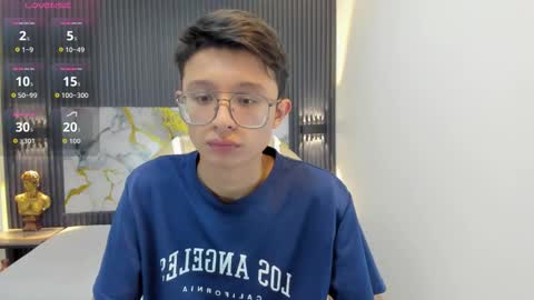 santiago_russo18 online show from October 2025 12:47:01 PM