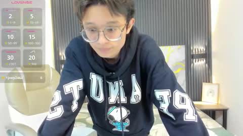 Snapshot of santiago_russo18 chatting on November 2025 02:43:02 AM santiago_russo18 online show from November 2025 02:43:02 AM