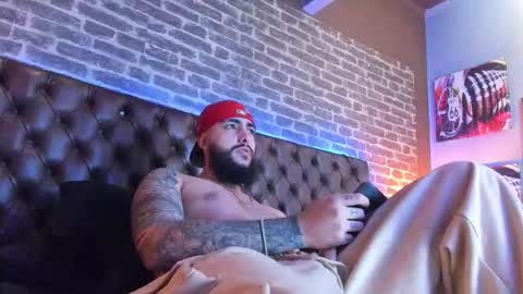 Snapshot of santiagohincapiie chatting on March 2026 04:27:01 AM Santiago Hincapiie online show from March 2026 04:27:01 AM