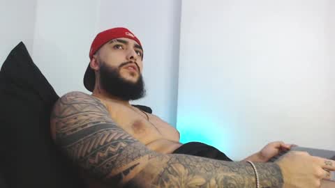 Snapshot of santiagohincapiie chatting on March 2026 05:11:02 AM Santiago Hincapiie online show from March 2026 05:11:02 AM