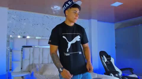 Snapshot of santiagoreyesft chatting on October 2025 01:50:02 AM Santi Reyes online show from October 2025 01:50:02 AM