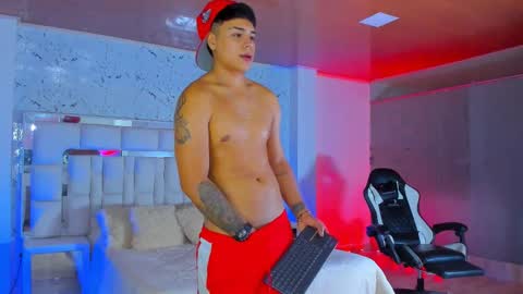 Snapshot of santiagoreyesft chatting on October 2025 01:28:01 AM Santi Reyes online show from October 2025 01:28:01 AM