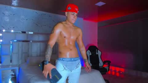 Snapshot of santiagoreyesft chatting on October 2025 11:56:02 PM Santi Reyes online show from October 2025 11:56:02 PM