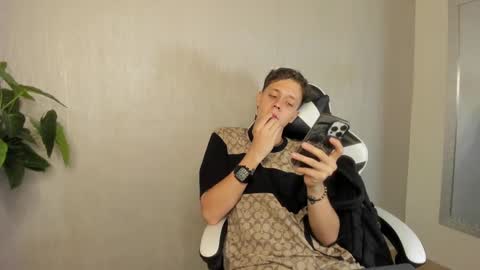 Snapshot of santiceballo chatting on October 2025 07:31:01 PM Julius Novachrono online show from October 2025 07:31:01 PM