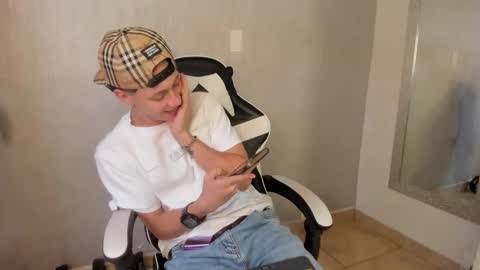 Snapshot of santiceballo chatting on October 2025 07:33:01 PM Julius Novachrono online show from October 2025 07:33:01 PM