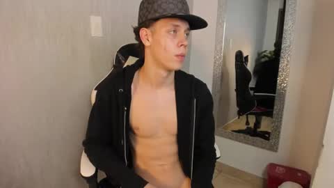 Snapshot of santiceballo chatting on October 2025 08:09:01 AM Julius Novachrono online show from October 2025 08:09:01 AM