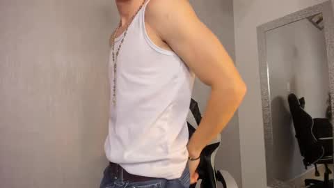 Snapshot of santiceballo chatting on October 2025 08:15:02 PM Julius Novachrono online show from October 2025 08:15:02 PM