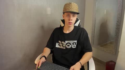 Snapshot of santiceballo chatting on November 2025 11:33:01 AM Julius Novachrono online show from November 2025 11:33:01 AM