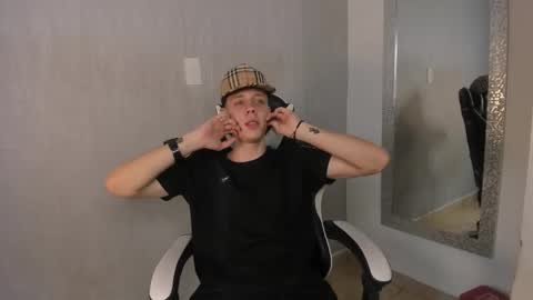 Snapshot of santiceballo chatting on November 2025 07:35:02 PM Julius Novachrono online show from November 2025 07:35:02 PM