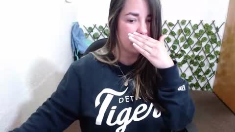 Snapshot of santos_tania1 chatting on June 2026 05:04:02 PM tania online show from June 2026 05:04:02 PM