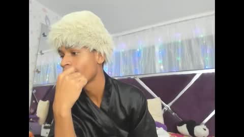 Snapshot of santy_bigcock_01 chatting on November 2025 02:43:01 AM santy online show from November 2025 02:43:01 AM