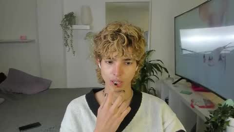 kitty online show from October 2025 04:24:01 AM