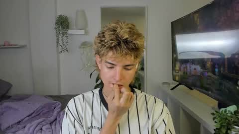 kitty online show from November 2025 02:01:02 AM