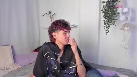 Snapshot of santy_kitty chatting on February 2026 02:33:01 AM kitty online show from February 2026 02:33:01 AM