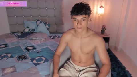 Snapshot of santy_stump chatting on September 2025 10:35:02 PM santy_stump online show from September 2025 10:35:02 PM