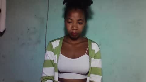 sanyah0123 online show from December 2025 01:33:01 AM