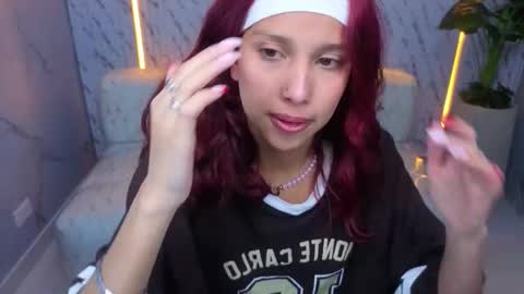 Snapshot of saphire_tx chatting on December 2025 01:05:02 PM Online 800 to 1400 online show from December 2025 01:05:02 PM