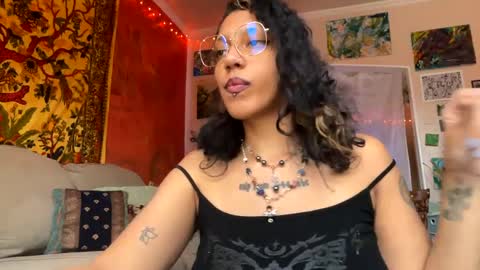 Snapshot of sapphire_honest chatting on December 2024 07:30:02 PM sapphire online show from December 2024 07:30:02 PM