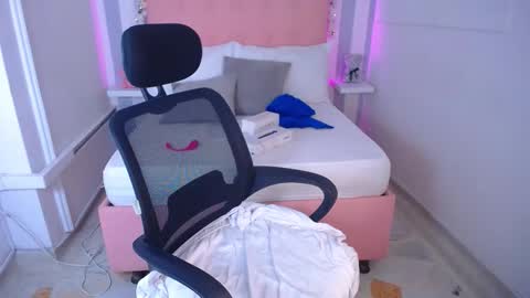 Sara... online show from October 2025 12:16:02 AM