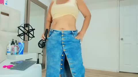 Snapshot of sara_bigass__ chatting on June 2026 08:02:01 PM sara online show from June 2026 08:02:01 PM