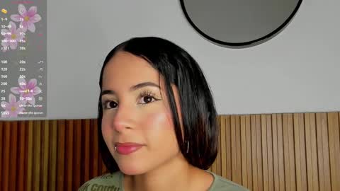 Snapshot of sara_castro24 chatting on December 2024 12:39:02 PM Sara online show from December 2024 12:39:02 PM