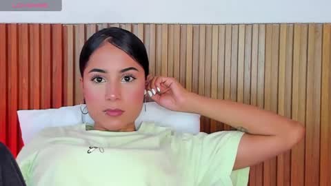 Snapshot of sara_castro24 chatting on December 2024 08:05:02 PM Sara online show from December 2024 08:05:02 PM