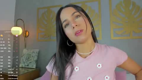 Snapshot of sara_castro24 chatting on February 2025 07:30:01 PM Sara online show from February 2025 07:30:01 PM