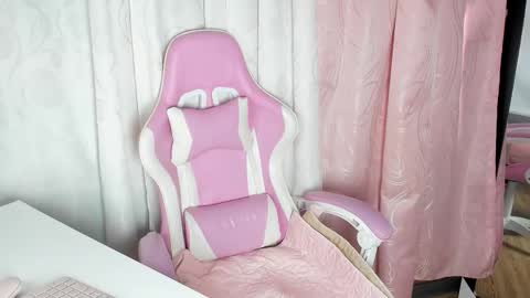 Snapshot of sara_cloudy chatting on October 2025 01:41:02 PM Sara online show from October 2025 01:41:02 PM