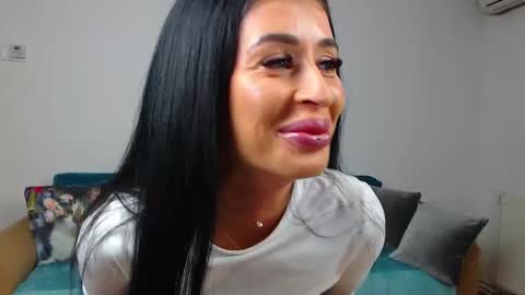 Im Sara I am happy to be here  online show from February 2025 08:10:01 PM