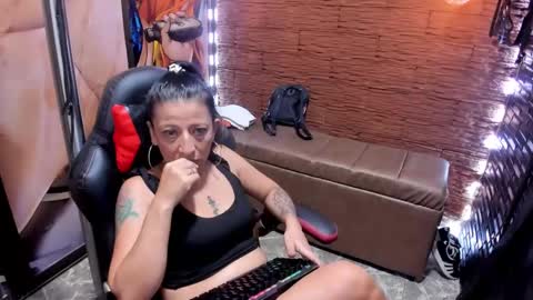 Snapshot of sara_hot_2 chatting on January 2025 03:22:01 AM no limits sarah online show from January 2025 03:22:01 AM