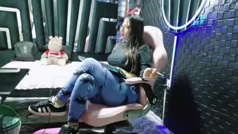 Snapshot of sara_hot_2 chatting on February 2025 12:04:01 AM no limits sarah online show from February 2025 12:04:01 AM
